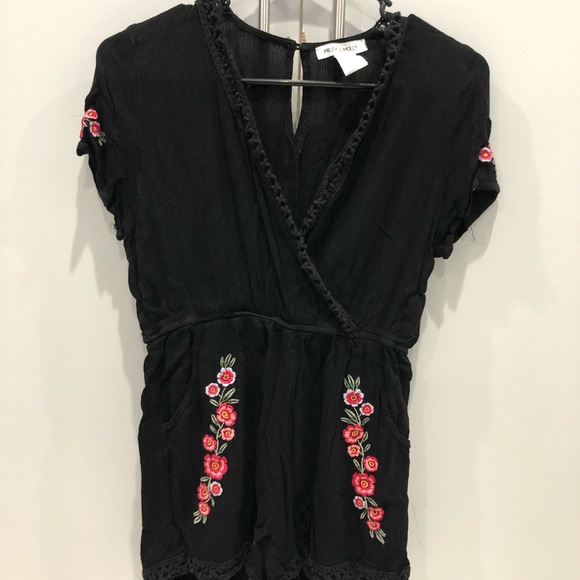 6/$20!!! Flower romper - Picture 2 of 3